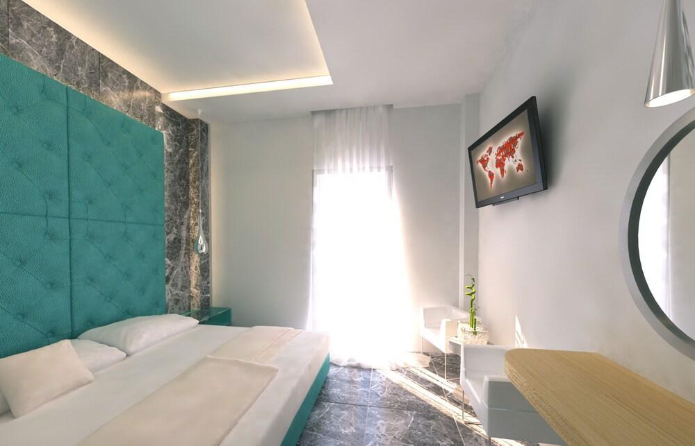 Deluxe Rest Boutique Fira (Santorini)