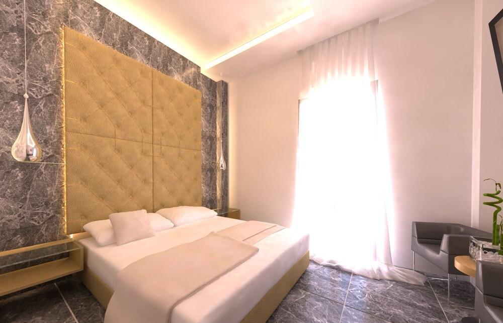 Deluxe Rest Boutique Hotel Fira (Santorini)