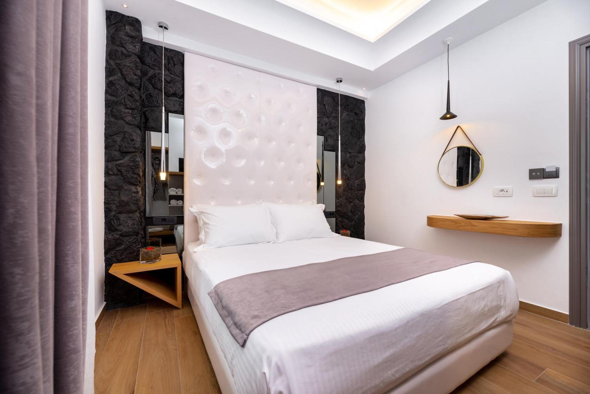 Deluxe Rest Boutique Fira (Santorini)