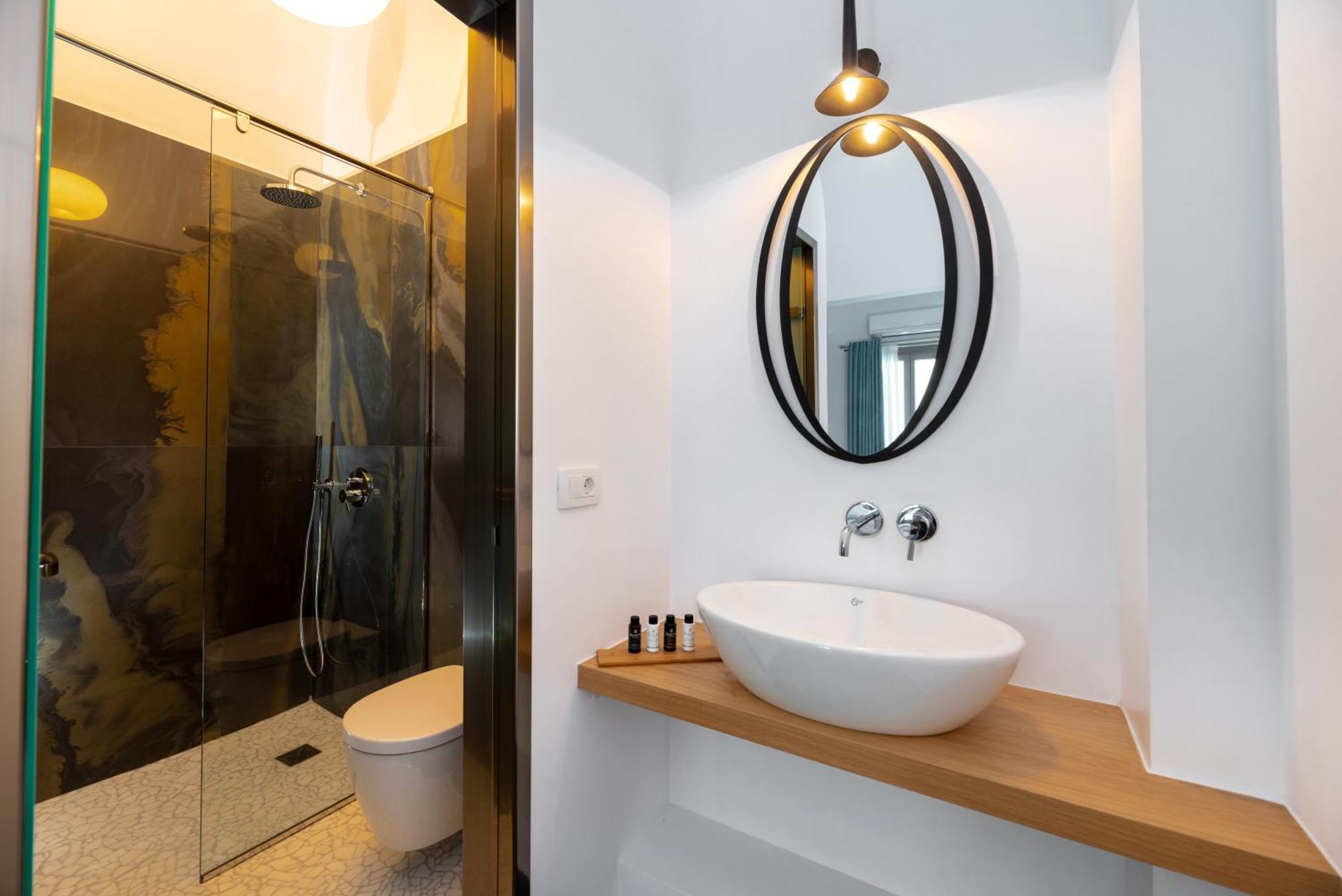 Deluxe Rest Boutique Hotel 4*